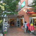 アップルファーム軽井沢（夏季限定ショップ） - 旧軽井沢ベルコモンズの中にお店はあります。