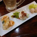 WINE & BEER Itadaki - 令和6年1月
                        営業時間(17:00〜22:00)
                        ほろ酔いセット 税込650円
                        かち割りジョッキワイン白、おまかせ前菜3種盛り合わせ