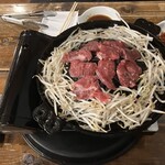 Jingisukan Sakaba Koppo - もやし、肉の順です！