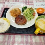 Okazu Dokoro Tamachan - 本日の日替わりランチ（ハンバーグ）