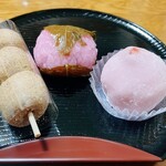 Otafuku Mochi Honpo - きな粉団子　桜餅　いちご大福