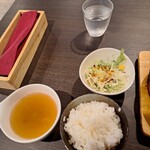 Restaurant & Bar Haramiya - ライスセット(ご飯・サラダ・スープ)