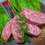 焼肉みよし - 料理写真:米沢牛厚切り上カルビ