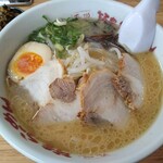 Chikuho Ramen Yamagoya Hikari Ten - よくばりラーメン