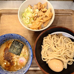 Hakuraku Kuriyama Seimen Mitsui Outlet Park Yokohama Bayshide Ten - つけめん（麺少なめ→味玉サービス）＋肉飯