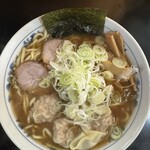 Menya Gotou - わんたんメン 1050円　ねぎ多め 100円