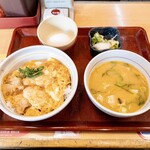 Naka U Himeji Ekimae Ten - とろたま親子丼＋京風つけもの＆とん汁。