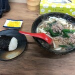 大阪うどん いなの路 - 肉うどんとおにぎり