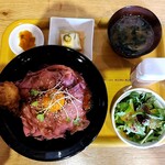 肉食酒場はらぺこピエトリン - とろけるローストビーフ丼定食+からあげ