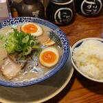 Hakata Ramen Tsurukame Do Tsurugashima Ten - 餃子が遅れ、ライスがあるのに、半玉追加しました