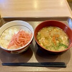 すき家 - 納豆鬼除け汁250円、ごはんミニ130円