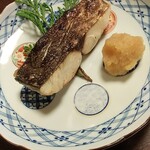 Kaiseki Hachiei - 焼物：サワラ