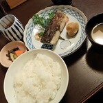 Kaiseki Hachiei - 焼物：サワラ