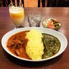 India & Thai Senmon Ten Surya Royal Garden Kinshicho Ten - ダブルカレー 950円（サラダ、ドリンク付き）