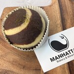 Manhattan Bakery&Wine Bar - マーブルチョコパン(バレンタイン限定) 300円