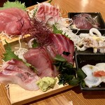 Seafood Sushi Izakaya Shichifuku Hon Ten - 特選刺盛５点盛り(＋右の3点はサービス)