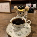 喫茶 ノスタルジア - コーヒーはいつも並々と注がれている。店主さんはサービス精神が旺盛。