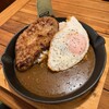 BLACK POT - 料理写真:ハンバーグカレー辛口（目玉焼きトッピング）普通盛り