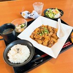 Dining cafe ca.to.cha - 料理写真:麻婆豆腐ランチにしてみました 1350円
単品に+350円でご飯、スープ、サラダ、小鉢付き