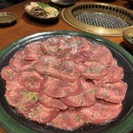 焼肉 赤坂 - タン7人分　単品のやつとはモノが全然違いますね