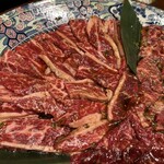 焼肉 赤坂 - カルビは程よいサシと柔らかさで美味しかったですよ