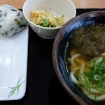 讃岐うどん むらさき - 料理写真:とろろ昆布うどん並、イカ、野沢菜おにぎり