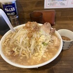 Otokogi Ramen Akagi - ニンニクで豚が隠れてました笑