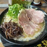 豚骨ラーメン 三福 - 料理写真:博多ラーメン ＋もやし