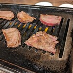 YAKINIKU HANA - 厚切り塩タン（オススメメニュー）