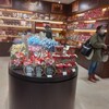 Lindt Chocolat Boutique Echika Ikebukuro Ten - 店内。手前はボール型チョコのつかみ取り系(　ﾟдﾟ)ｳﾑ