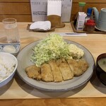 Agemaku - とんかつ定食　700円 ランチタイム