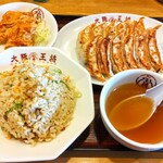 大阪王将 - 餃子セット（ダブル）¥1360 休日につきお目当ての店が行列…って時に重宝します…