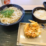 はなまるうどん - 2024年2月　かけうどん中、ライス小、野菜かき揚げ