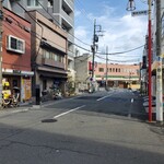 Ethan Shokudo - お店は南林間駅の直ぐそば（写真の正面オレンジ色の建物が南林間駅）