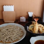 Kamehachian - 平日ランチ（¥1,300）、15名限定だって。早く来ないと無くなっちゃう!?