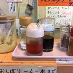 Sapporo Ramen Kumakko - 卓上の調味料など