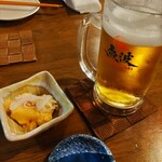 Seafood Sakaba Uonami Shinachominato - まずはビール！お通しは洋風な豆腐みたいなやつ