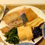 Takamatsu Century Hotel - ベーコン、たまご焼き、焼き鯖、蓮根とごぼうの和え物、おひたし、ポテト、昆布 など(2024.02.23)