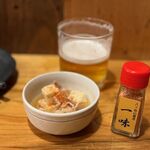 Namiki Hachiko - お通しは200円とのことですが食べログのクーポンで乾杯サイズのビールもらえました。