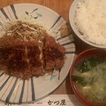 とんかつ専門店かつ屋 - 