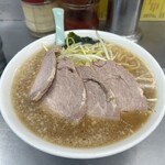 Ramen Shop Nyushatoru Higashimiyahara Ekimae Ten - 定番中♪ ラーショでネギチャーシューを「定番」と呼ばせるお店は古き良きお店って感じ。今は亡き、戸田の「ドモン」も定番と呼んでたなぁ〜