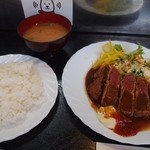 とんぼ セブ - 料理写真:牛ランプ（上）ビフカツ　150g