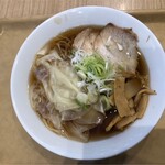 Wantanmen no Mangetsu Mitsui Outlet Park Hokuriku Oyabe Ten - 醤油ワンタンメン 950円