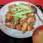 Chinese Harubin - 排骨土豆（豚のスペアリブ炒め）　980円　税込み1078円