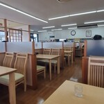 Manpuku Udon Chikushino Ten - 金曜の13時ごろ。5~6人のお客さんでした。