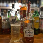 Nomikui Whisky - ◯WILD TURKY 8年¥ask…ワイルドターキー8年熟成。
                      甘さとコクも感じるバーボンですが…
                      アルコールは50.5度だそう((((；ﾟДﾟ)))))))ですので…ハイボールで。これも美味しい♡