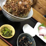 Uoyasu - 海鮮かき揚げ丼1350円