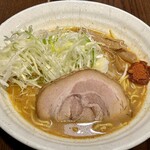 旭川らーめん かじべえ - 料理写真:味噌ラーメン　トッピング:ちょい辛、白髪ネギ