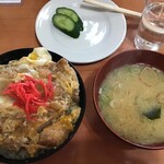 えびすや食堂 - かつ丼　880円