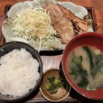 Tamachi Sumibi Kushiyaki Shojikiya - 岩中豚バラ定食